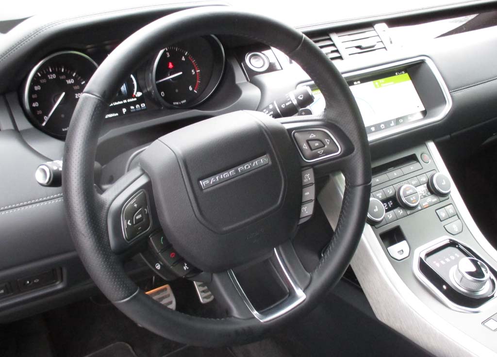 Range Rover Evoque Cabrio: Blick ins recht übersichtliche Cockpit.
