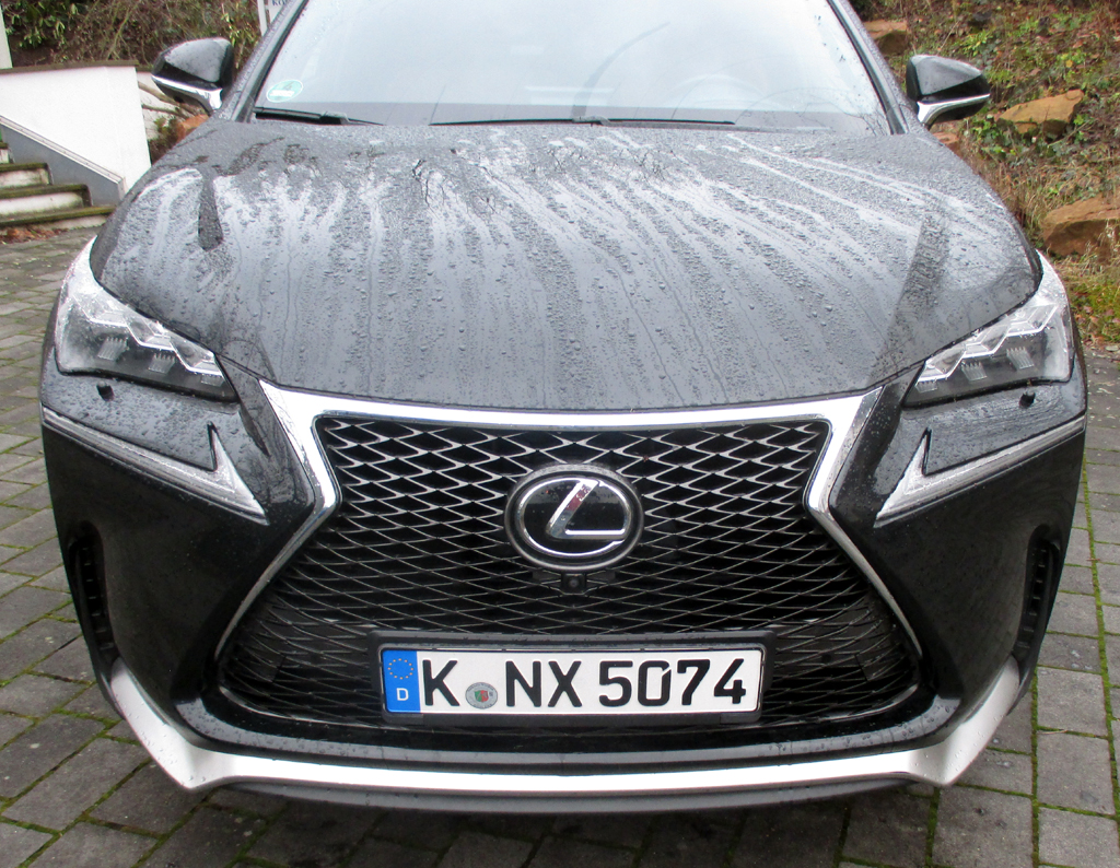 Lexus NX: Das Frontdesign wirkt ziemlich avantgardistisch. Fotos: Koch