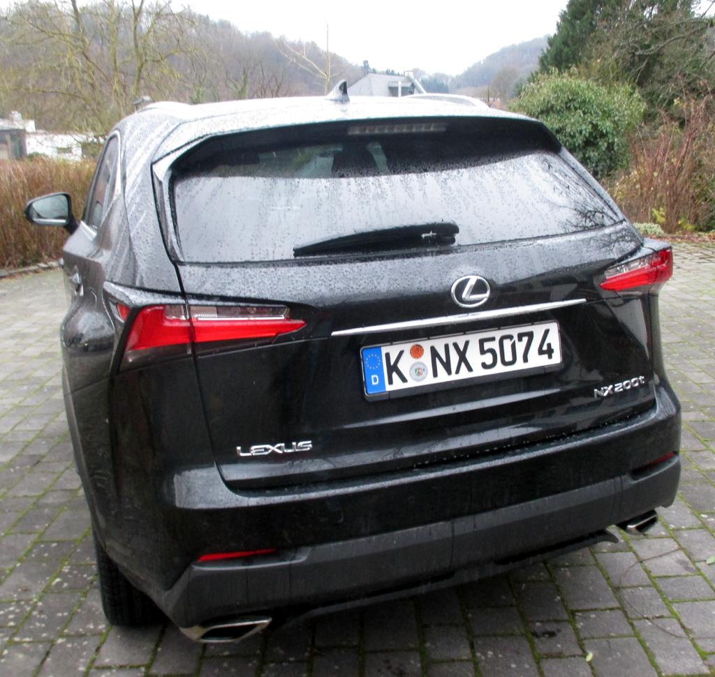Lexus NX: Blick auf die Heckpartie.