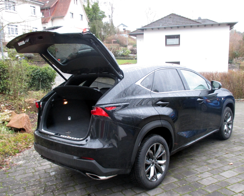 Lexus NX: Das Gepäckabteil fasst stattliche 580 bis 1625 Liter.
