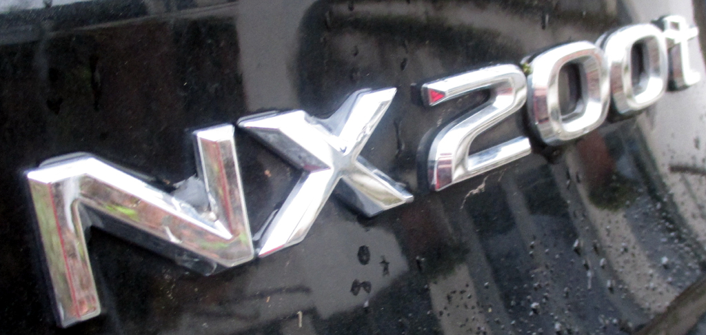 Lexus NX: Modellkennung am Heck.
