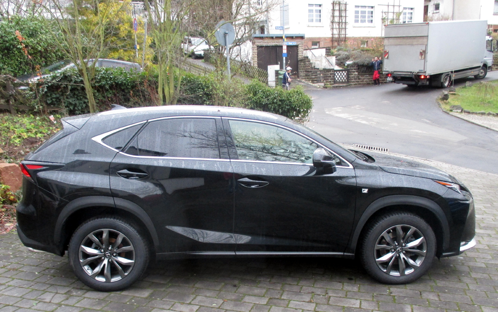 Lexus NX: Und so sieht das kleinere SUV-Modell der Japaner von der Seite aus.