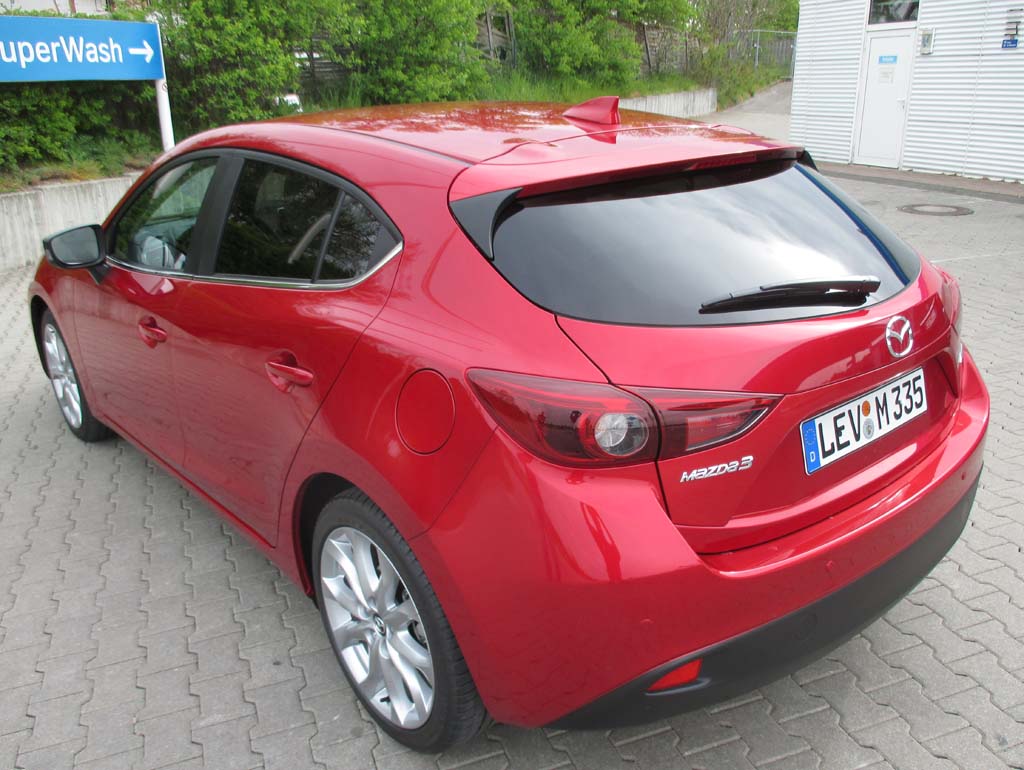 Mazda3: Heck-/Seitenansicht.