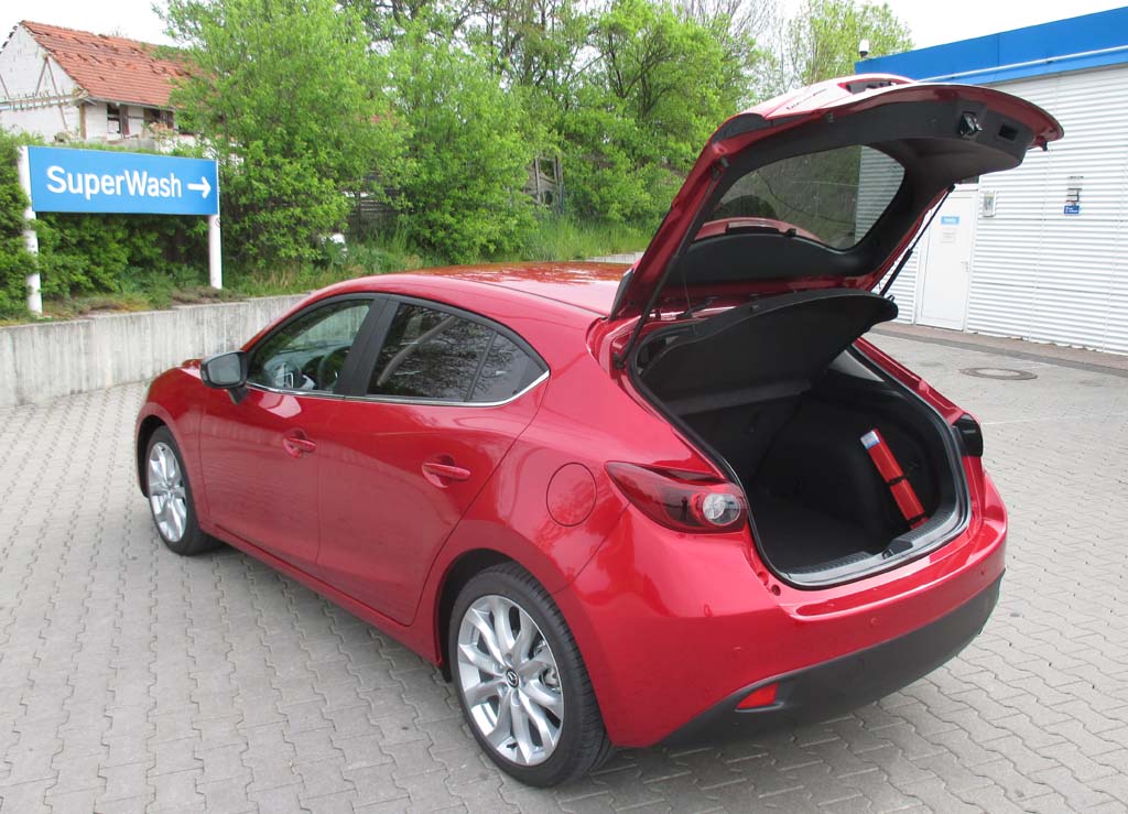 Mazda3: Das Gepäckabteil des Schräghecks fasst 364 bis 1263 Liter. 