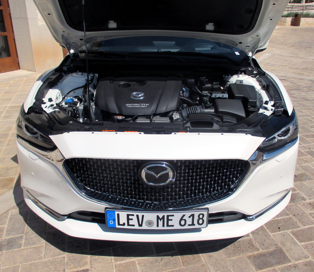 Mazda6: Blick unter die Haube auf den 2,2-Liter-Vierzylinder.