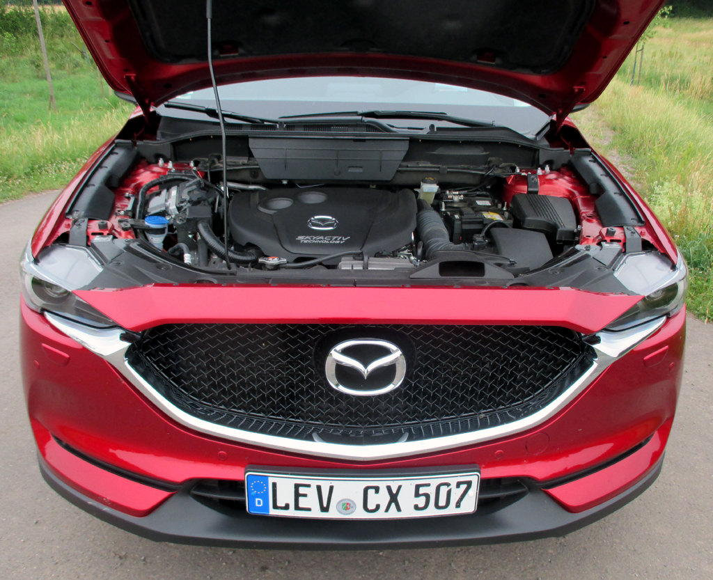 Mazda CX-5: Blick unter die Haube auf den 2,2-Liter-Selbstzünder.