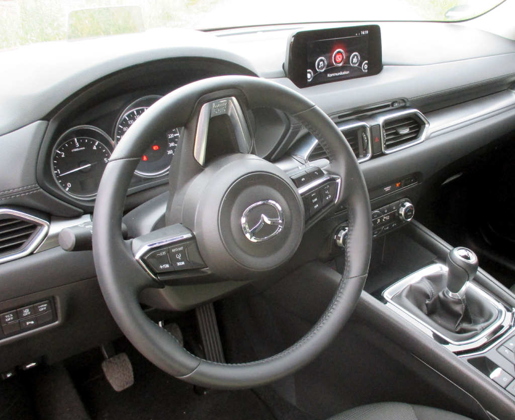 Mazda CX-5: Im Cockpit geht es inzwischen übersichtlicher zu.