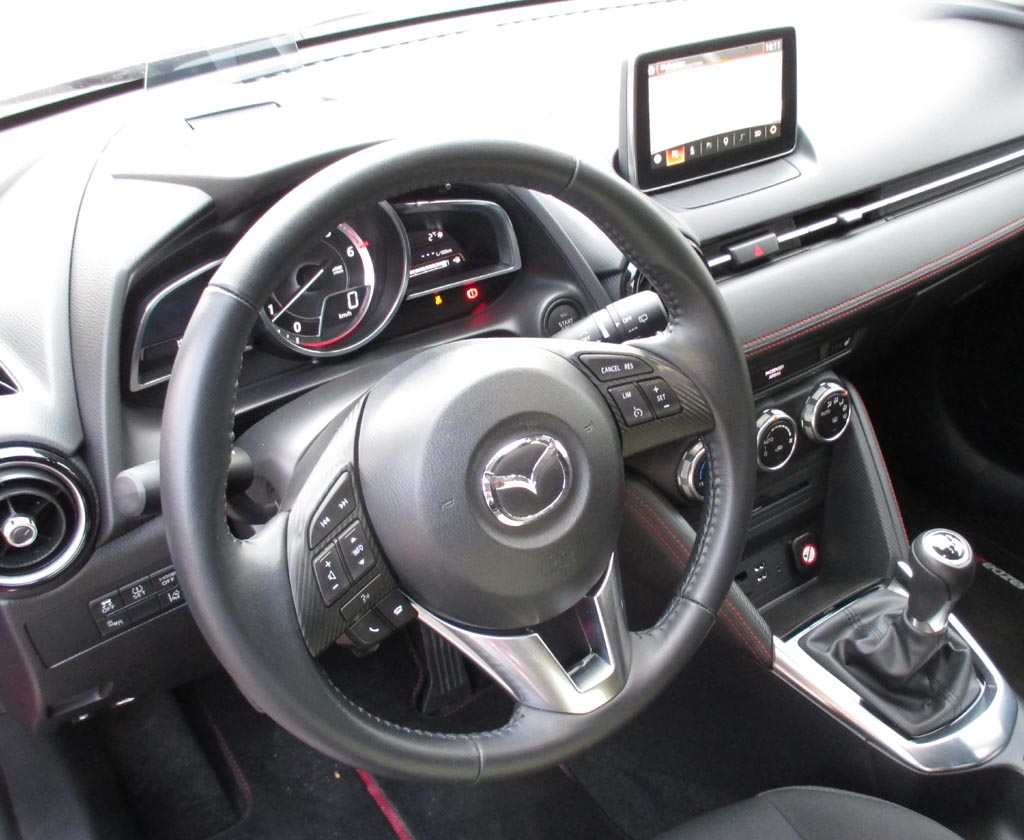 Mazda2: Blick ins Cockpit.