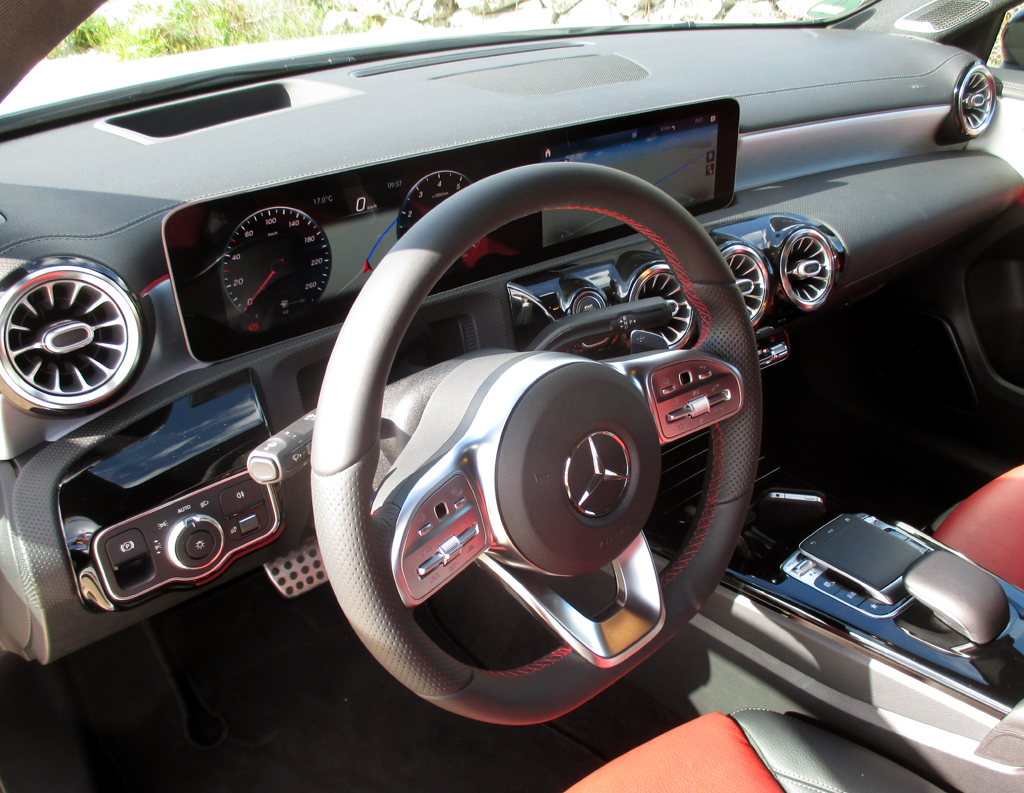Mercedes A-Klasse: Die eigentliche Revolution hat im digitalisierten Cockpit stattgefunden.