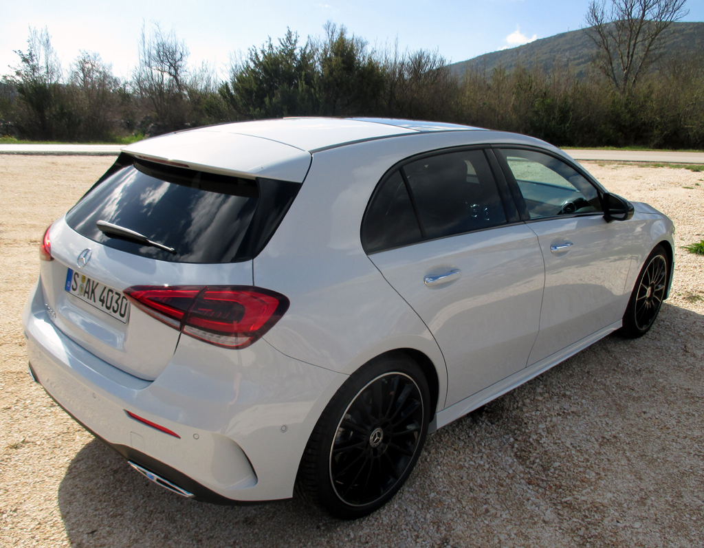 Mercedes A-Klasse: Heck-/Seitenansicht.