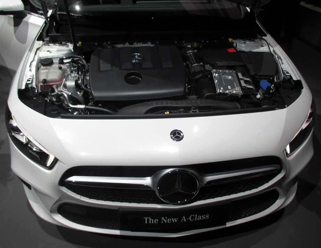 Mercedes A-Klasse: Blick unter die Haube, hier beim Diesel 180d.