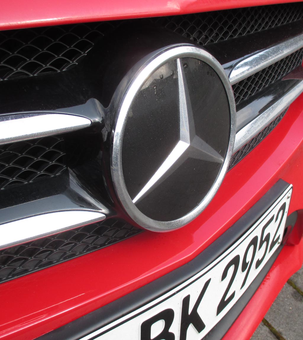 Mercedes B-Klasse: Der Markenstern prangt vorn groß und mittig im Kühlergrill.