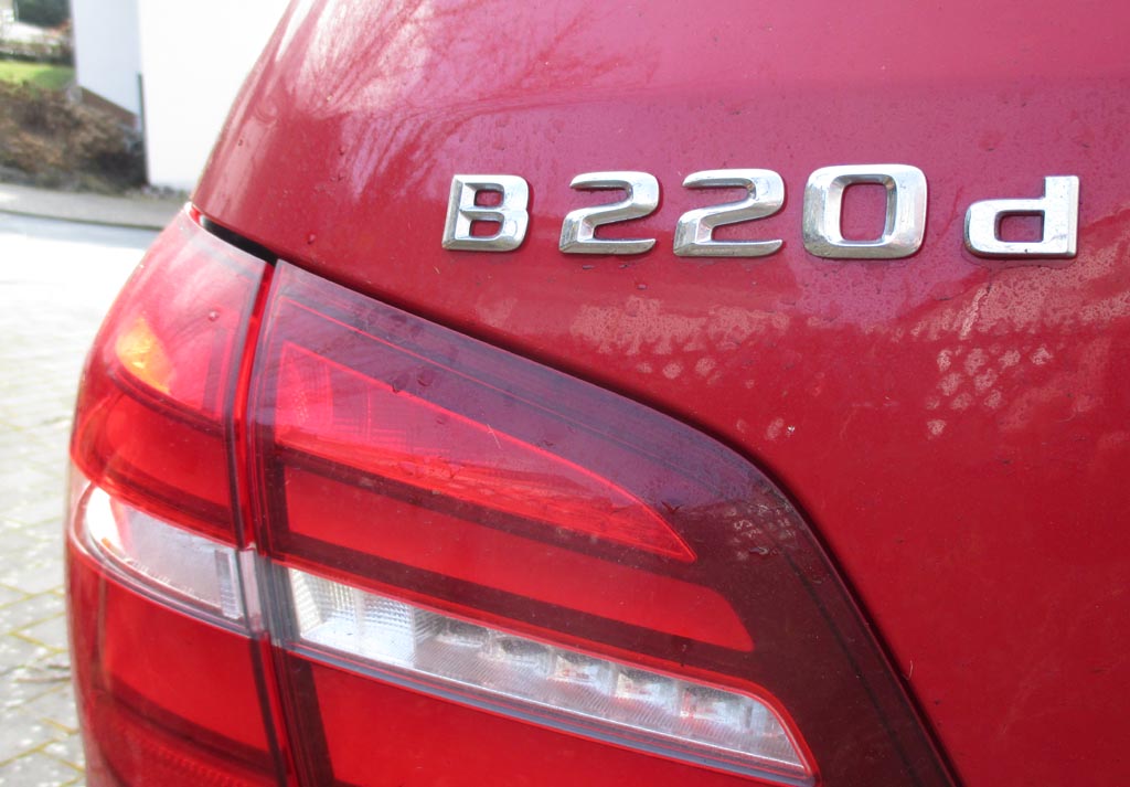 Mercedes B-Klasse: Moderne Leuchteinheit hinten mit Modellkennung. 