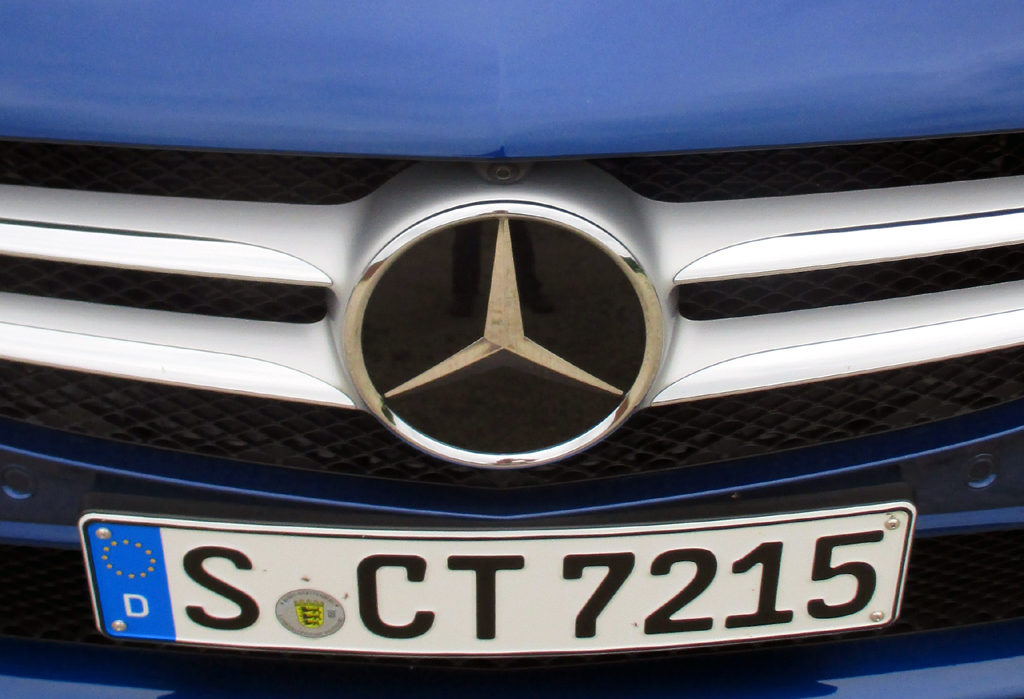 Mercedes C-Klasse: Der Markenstern prangt hier von groß im Kühlergrill.