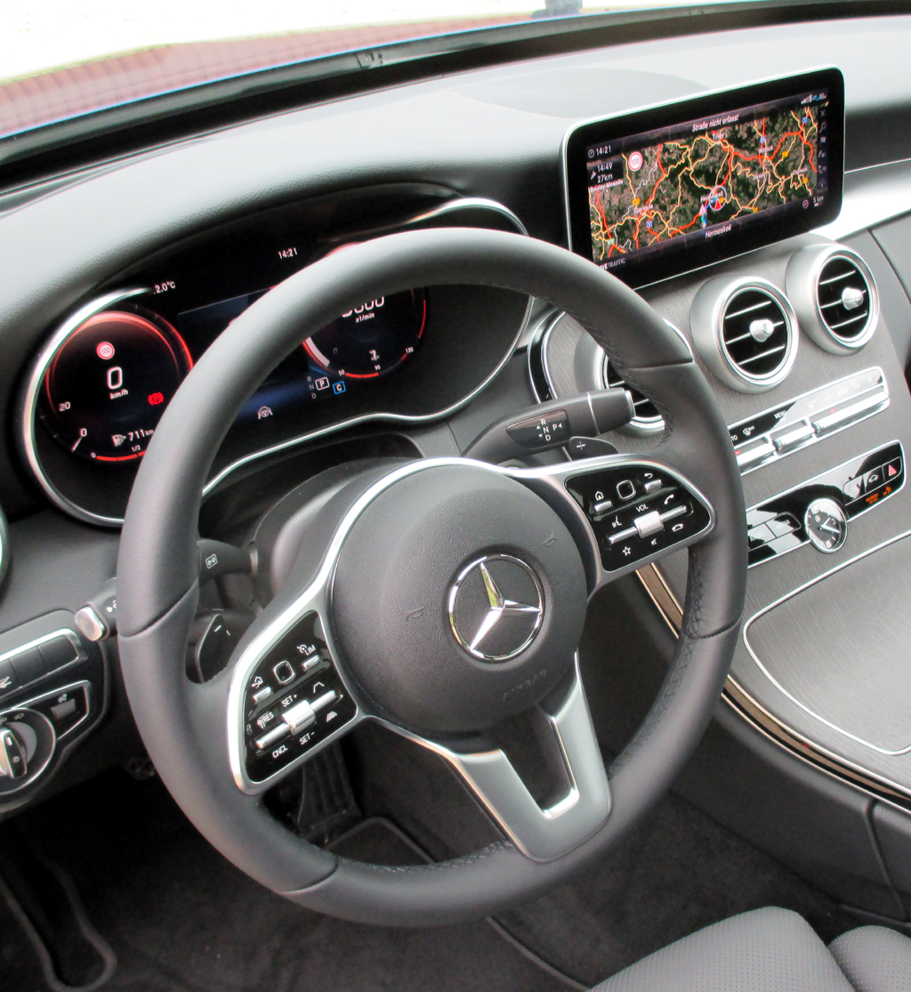 Mercedes C-Klasse: Im Cockpit geht es modern und übersichtlich zu..