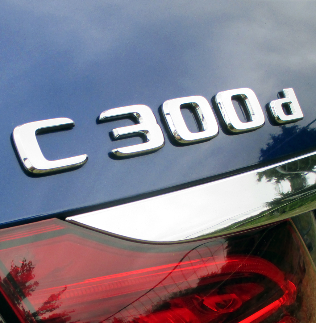 Mercedes C-Klasse: Moderne Leuchteinheit hinten mit Modellkennung.