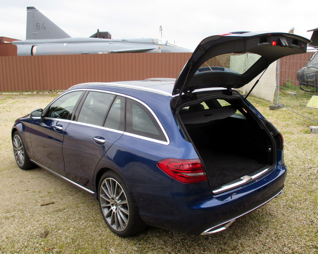 Mercedes C-Klasse: Das Gepäckabteil beim Kombi fasst 490 bis 1510 Liter.