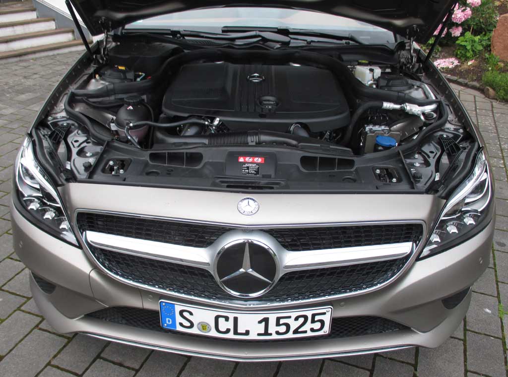 Mercedes CLS: Blick unter die Haube auf den 2,1-Liter-Selbstzünder.