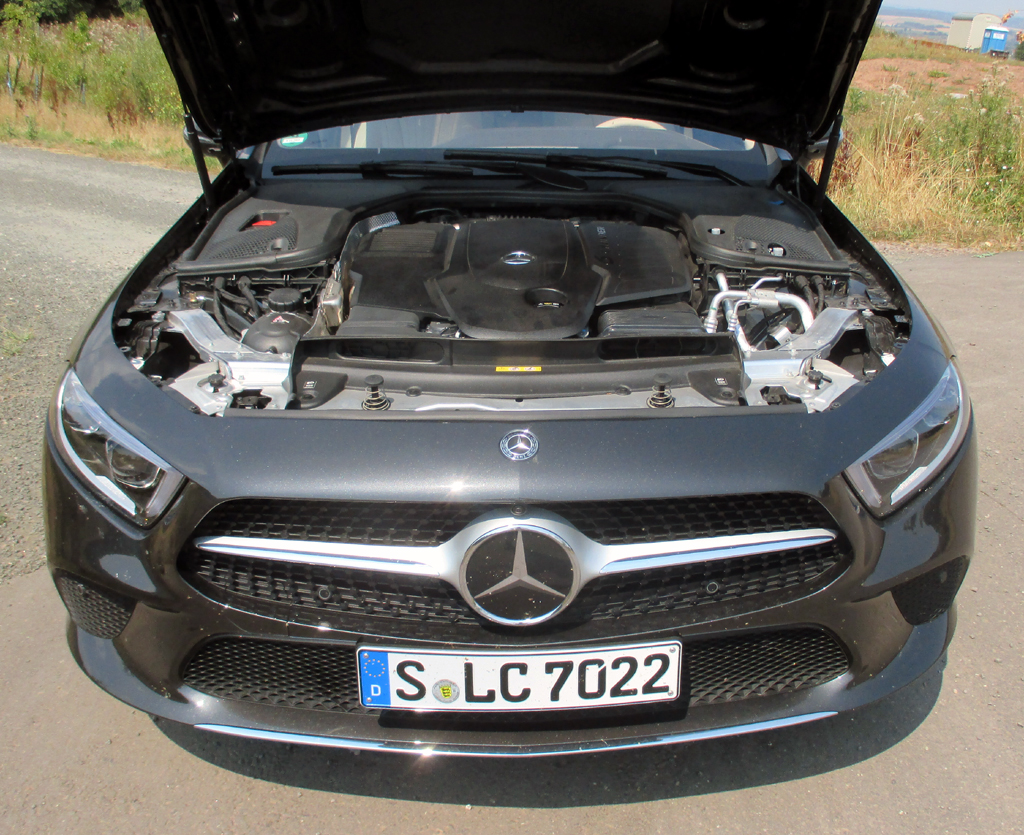 Mercedes CLS: Blick unter die Haube auf den 3,0-Liter-Selbstzünder.