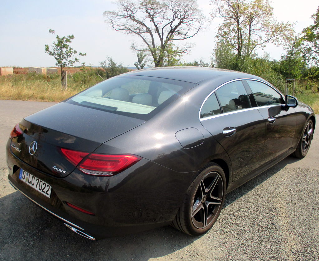Mercedes CLS: Heck-/Seitenansicht des viertürigen Fünfsitzers.