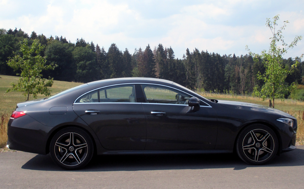 Mercedes CLS: Und so formschön sieht das Coupé von der Seite aus.