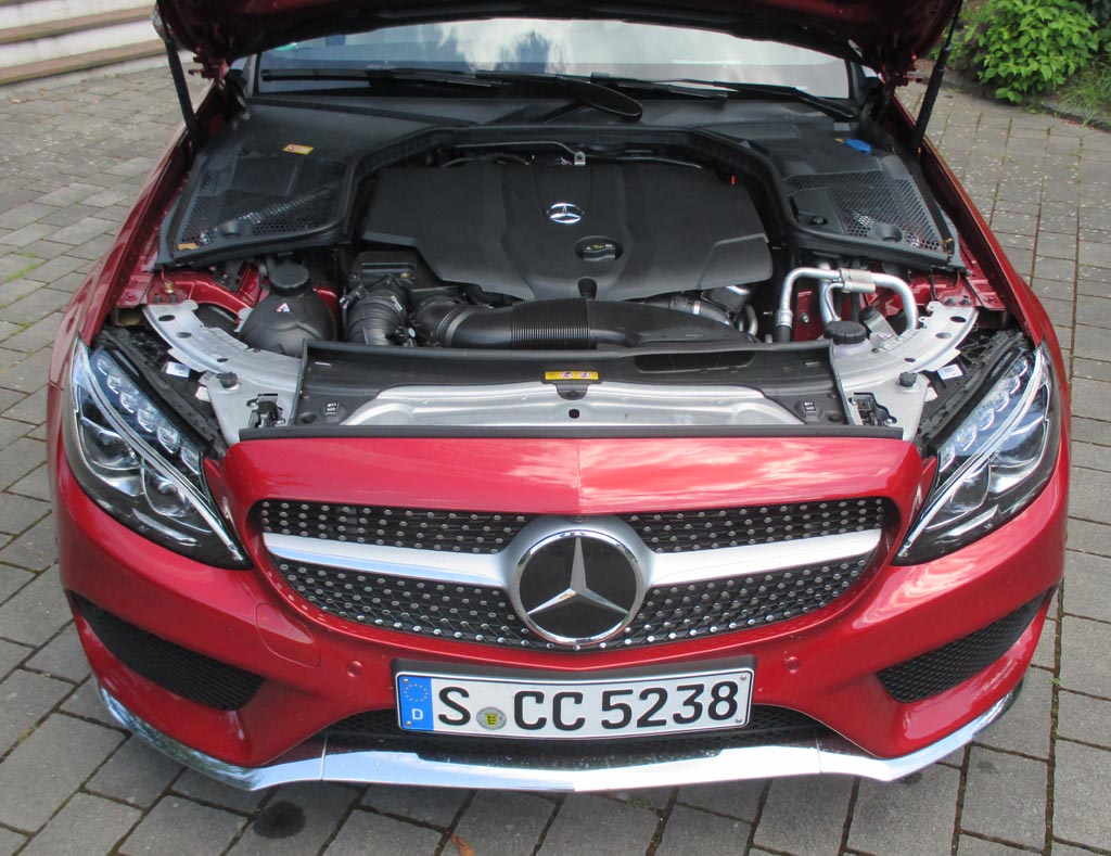 Mercedes C-Klasse Coupé: Blick auf den 2,1-Liter-Selbstzünder.