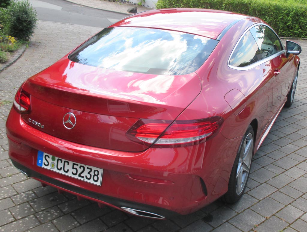 Mercedes C-Klasse Coupé: Heck-/Seitenansicht.