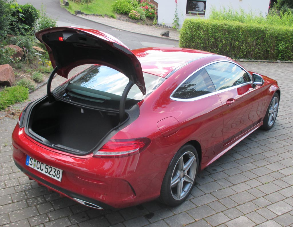 Mercedes C-Klasse Coupé: Das Gepäckabteil fasst erweiterbare 400 Liter.