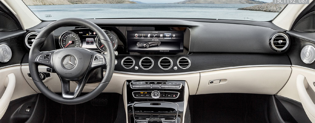 Mercedes-E-Klasse: Blick ins immer digitaler werdende Cockpit.