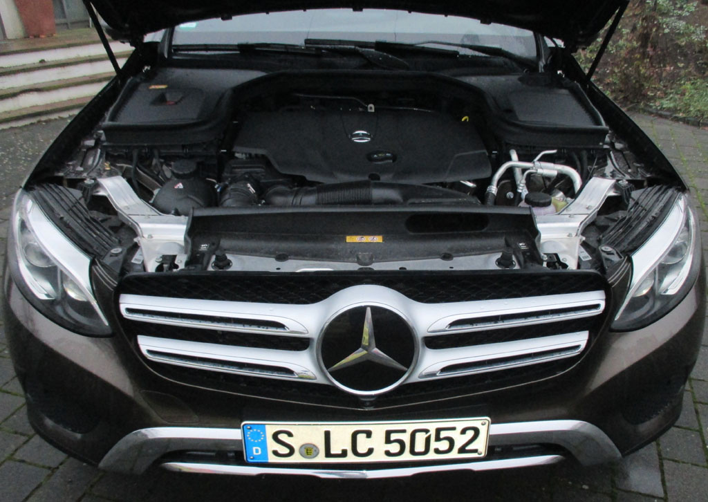 Mercedes-Benz GLC: Blick unter die Haube auf den 2,1-Liter-Selbstzünder.