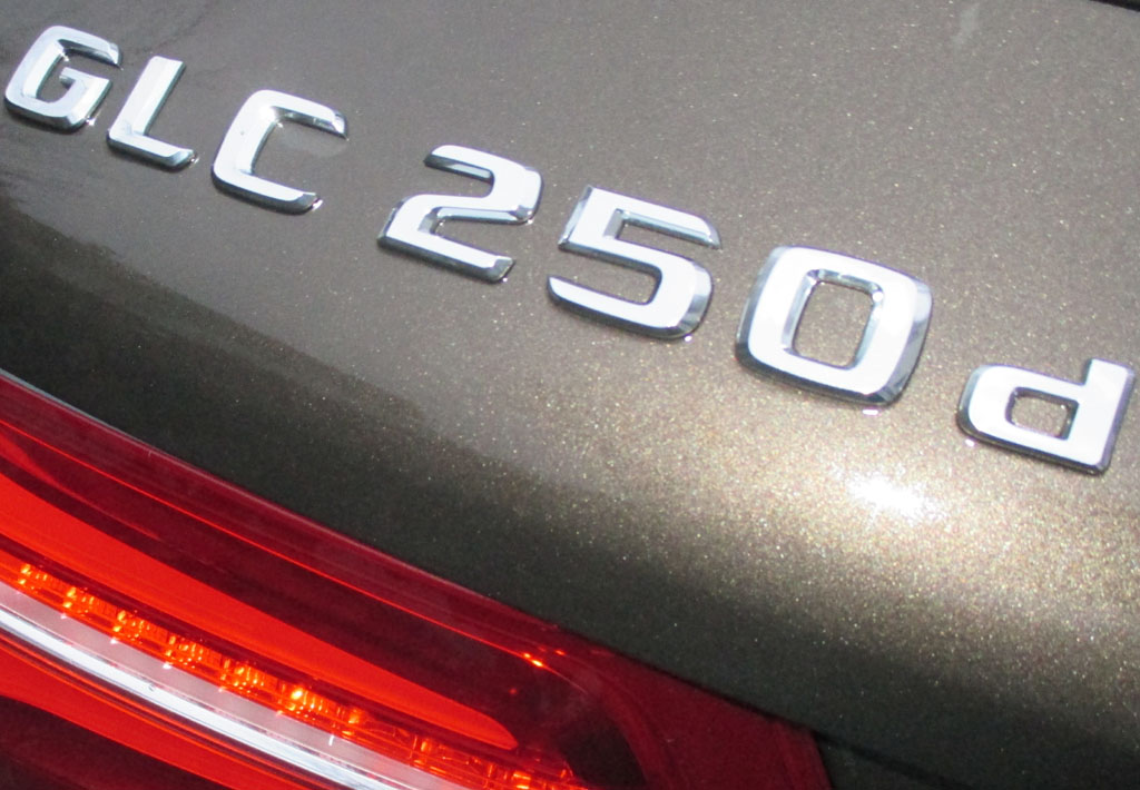 Mercedes-Benz GLC: Moderne Leuchteinheit hinten mit Modellkennung.