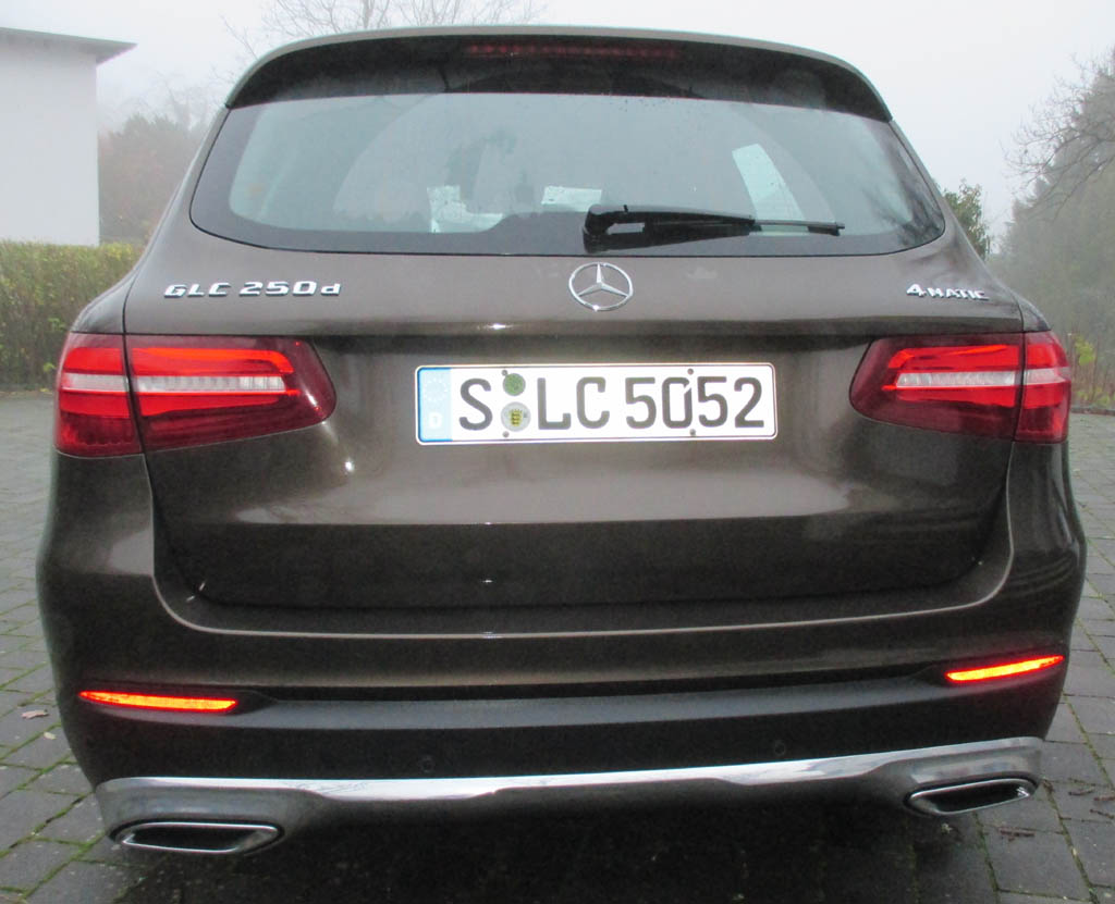 Mercedes-Benz GLC: Blick auf die Heckpartie.