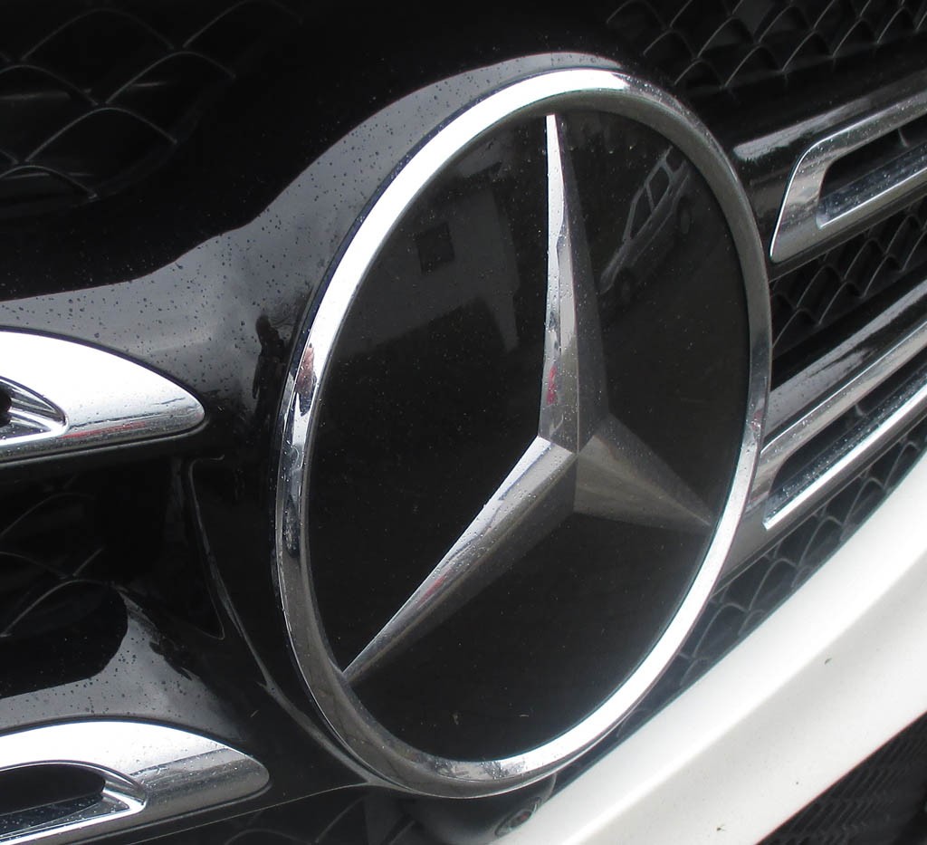 Mercedes GLE: Der Markenstern prangt vorn groß im Kühlergrill.