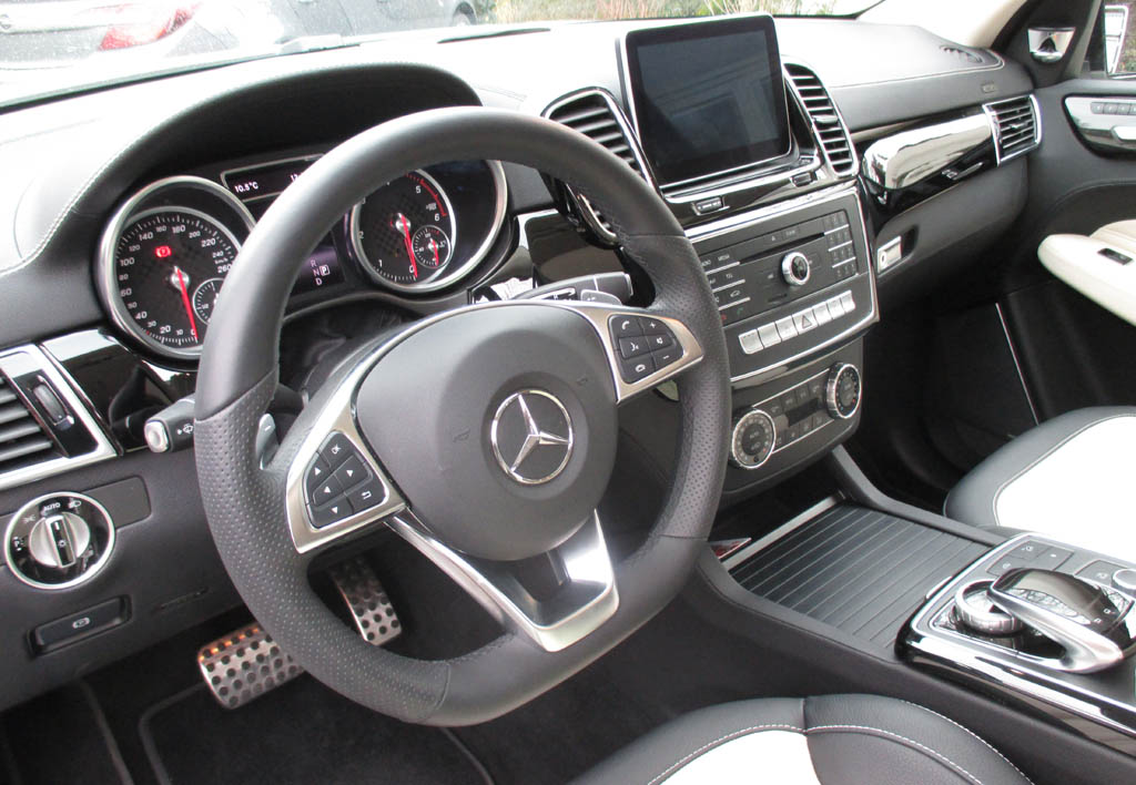 Mercedes GLE: Blick ins nobel-funktionelle Cockpit.
