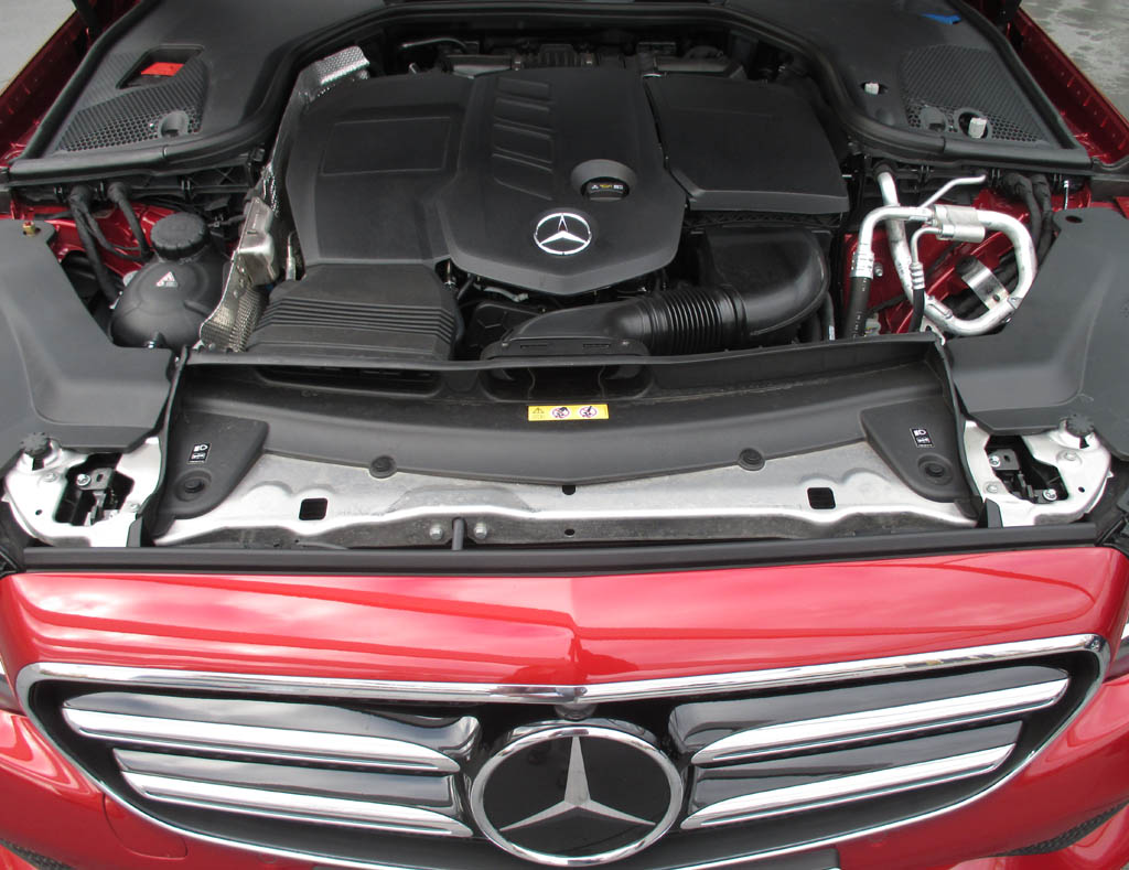 Mercedes E-Klasse T-Modell: Blick auf den 2,0-Liter-Vierzylinder-Selbstzünder.