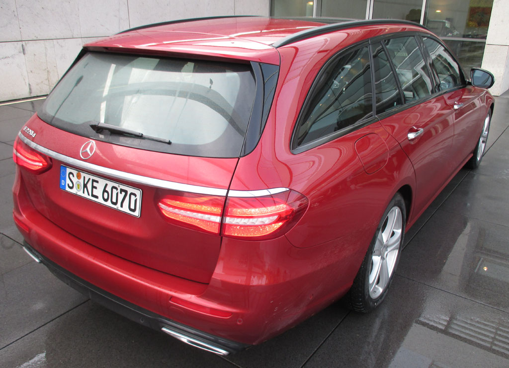 Mercedes E-Klasse T-Modell: Heck-Seitenansicht.
