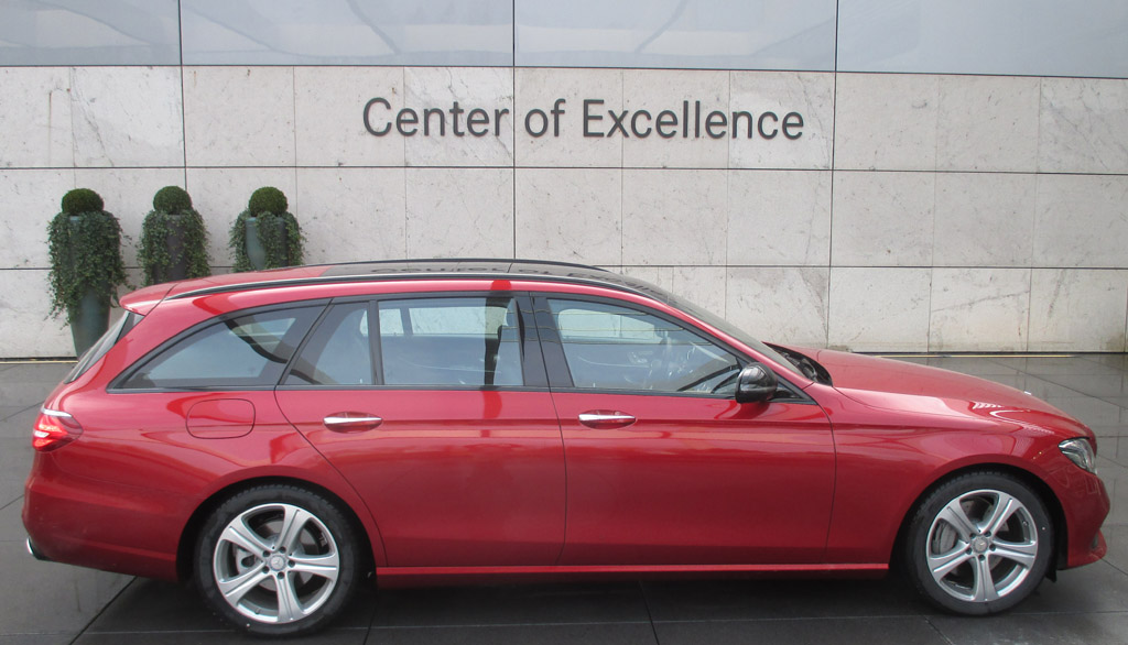 Mercedes E-Klasse T-Modell: Und so sieht der sportlich-elegantere Kombi von der Seite aus.