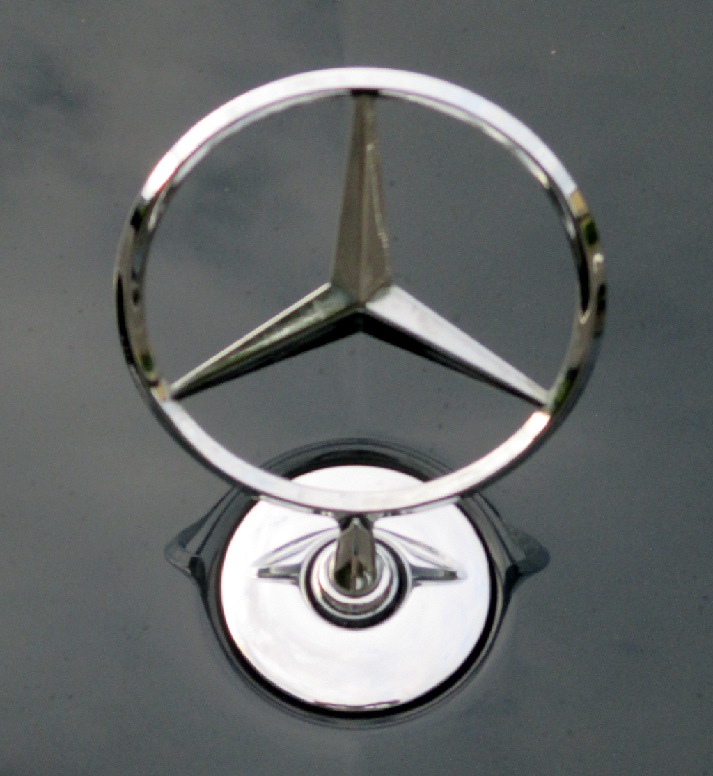 Mercedes S-Klasse: Der Markenstern ziert vorn die Motorhaube.