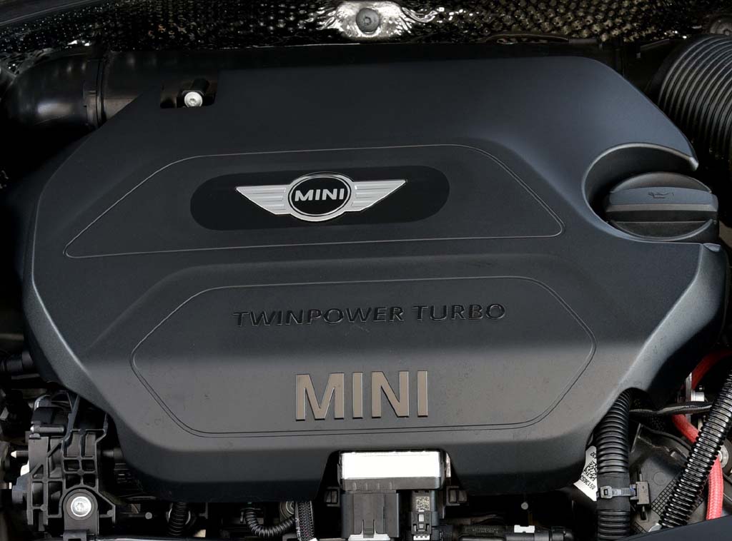Mini Clubman All4: Blick unter die Haube. Zwei Motoren stehen zur Wahl.