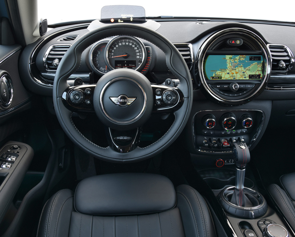 Mini Clubman All4: Blick ins typische Cockpit der Marke.