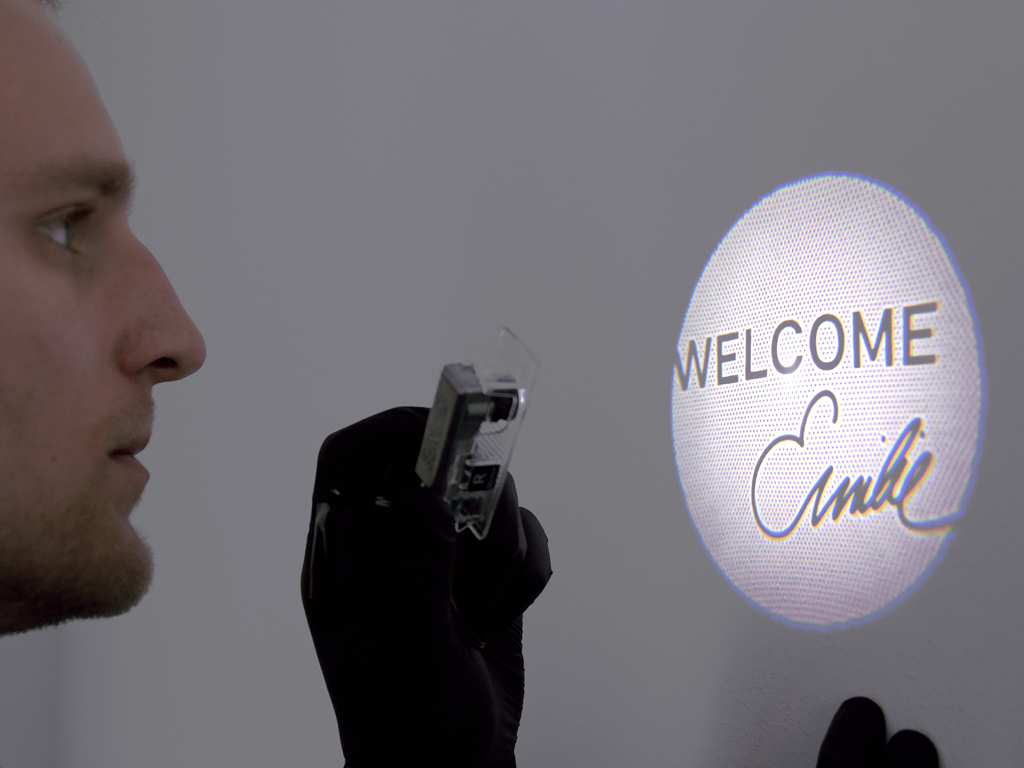 Die Designs auch bei den LED-Türprojektoren können von Kunden selbst kreiert werden.