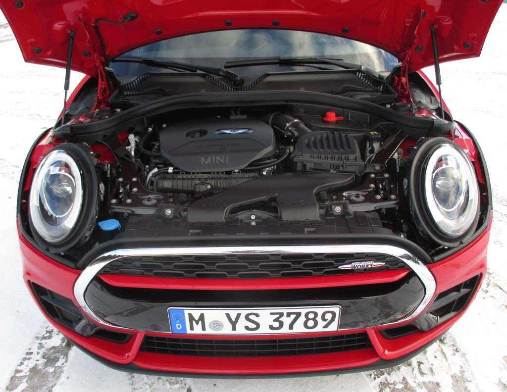 Mini John Cooper Works Clubman: Blick auf den Twinpower-Turbo mit 231 PS.