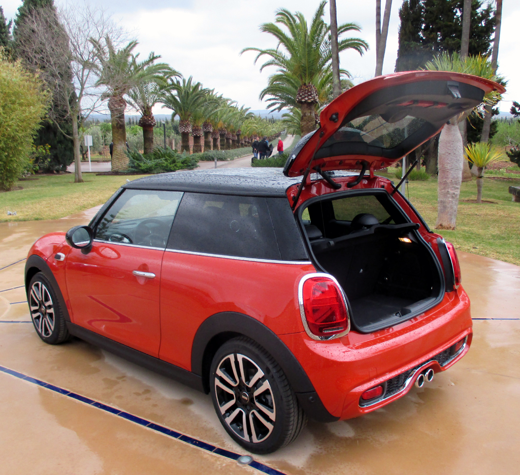 Mini: Das Gepäckabteil beim Dreitürer fasst immerhin noch 211 bis 731 Liter.