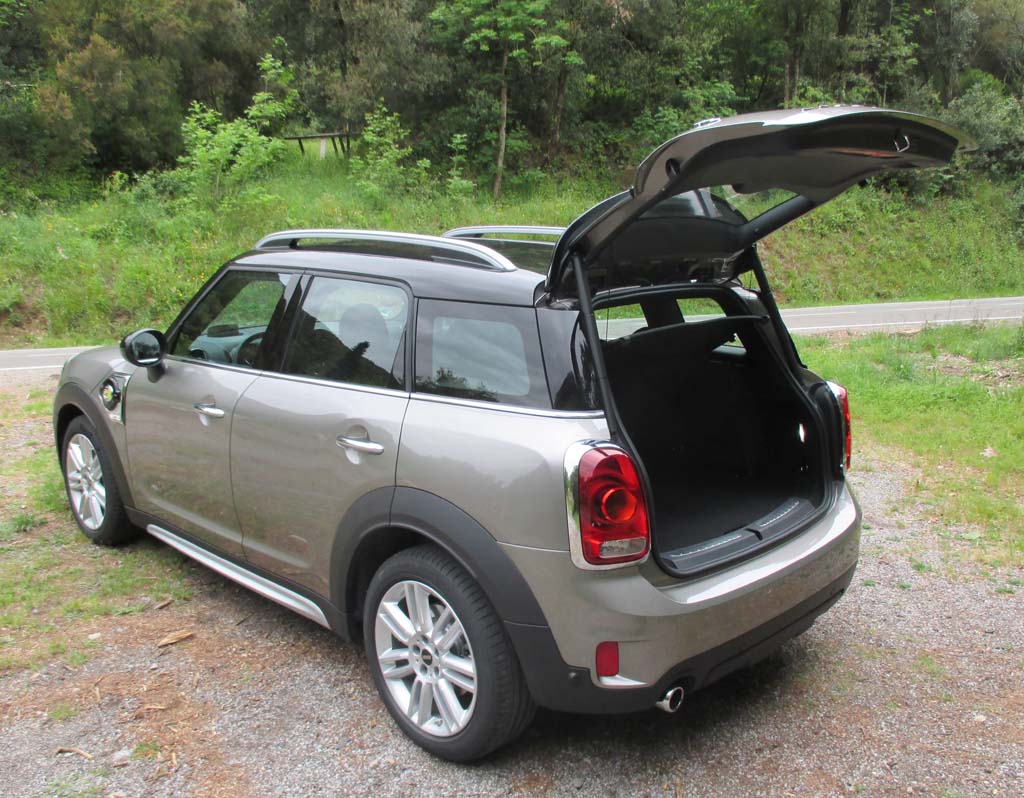 Mini Cooper SE Countryman All4: Das Gepäckabteil fasst hier nur 405 bis 1275 Liter.
