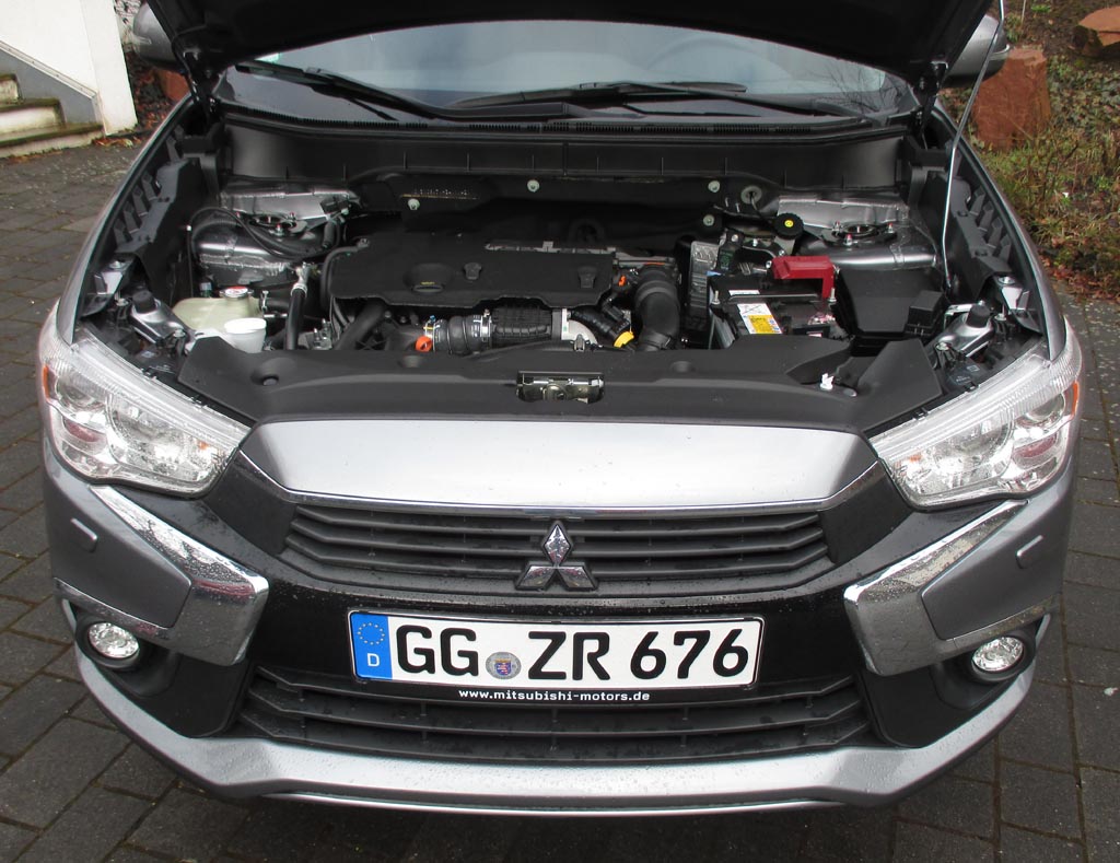 Mitsubishi ASX: Blick unter die Haube auf den 1,6-Liter-Selbstzünder.