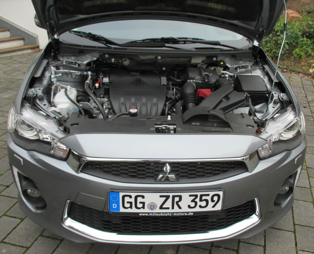 Mitsubishi Lancer: Blick unter die Haube auf das 1,6-Liter-Aggregat.