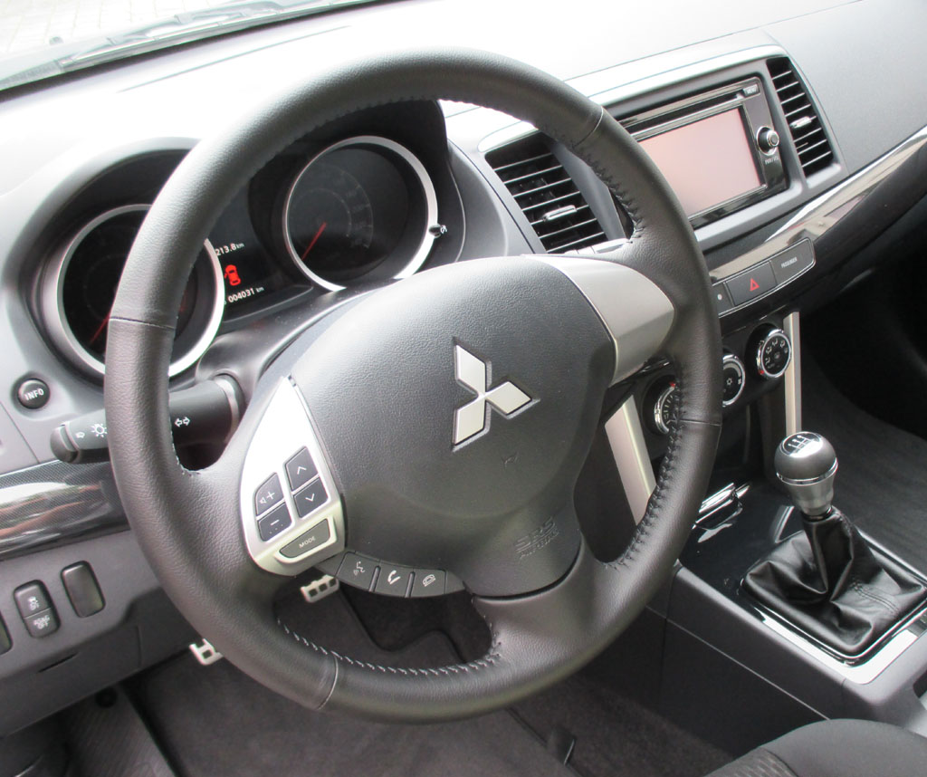 Mitsubishi Lancer: Im Cockpit geht es recht übersichtlich zu.
