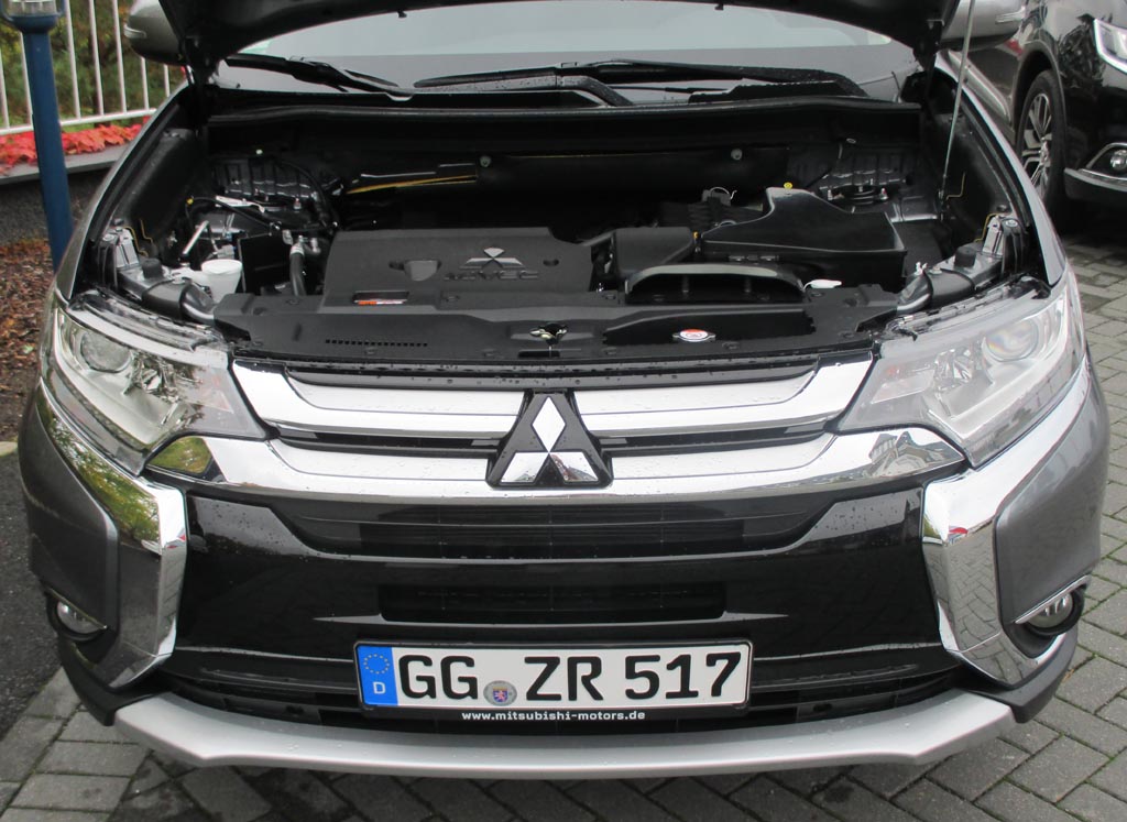 Mitsubishi Outlander: Blick unter die Haube. Zwei Motoren stehen zur Wahl.