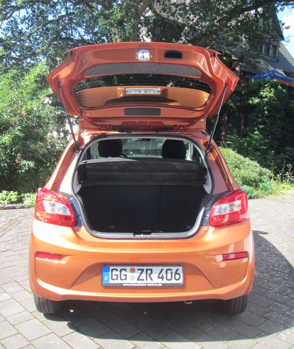 Mitsubishi Space Star: Das Gepäckabteil fasst in diesem Fall 209 bis 881 Liter.