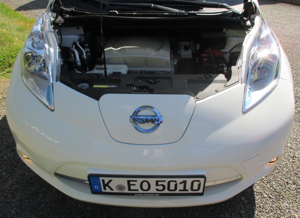 Nissan Leaf: Blick unter die Haube auf den 109-PS-Elektromotor.